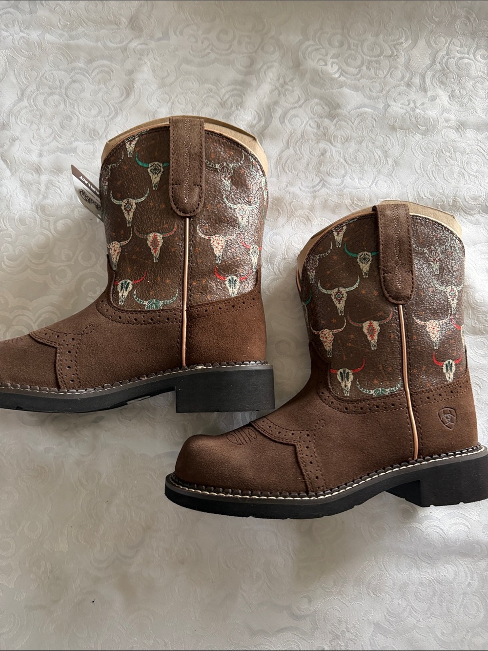 Ariat women’s Cowboy Boots - Picture 4 of 16